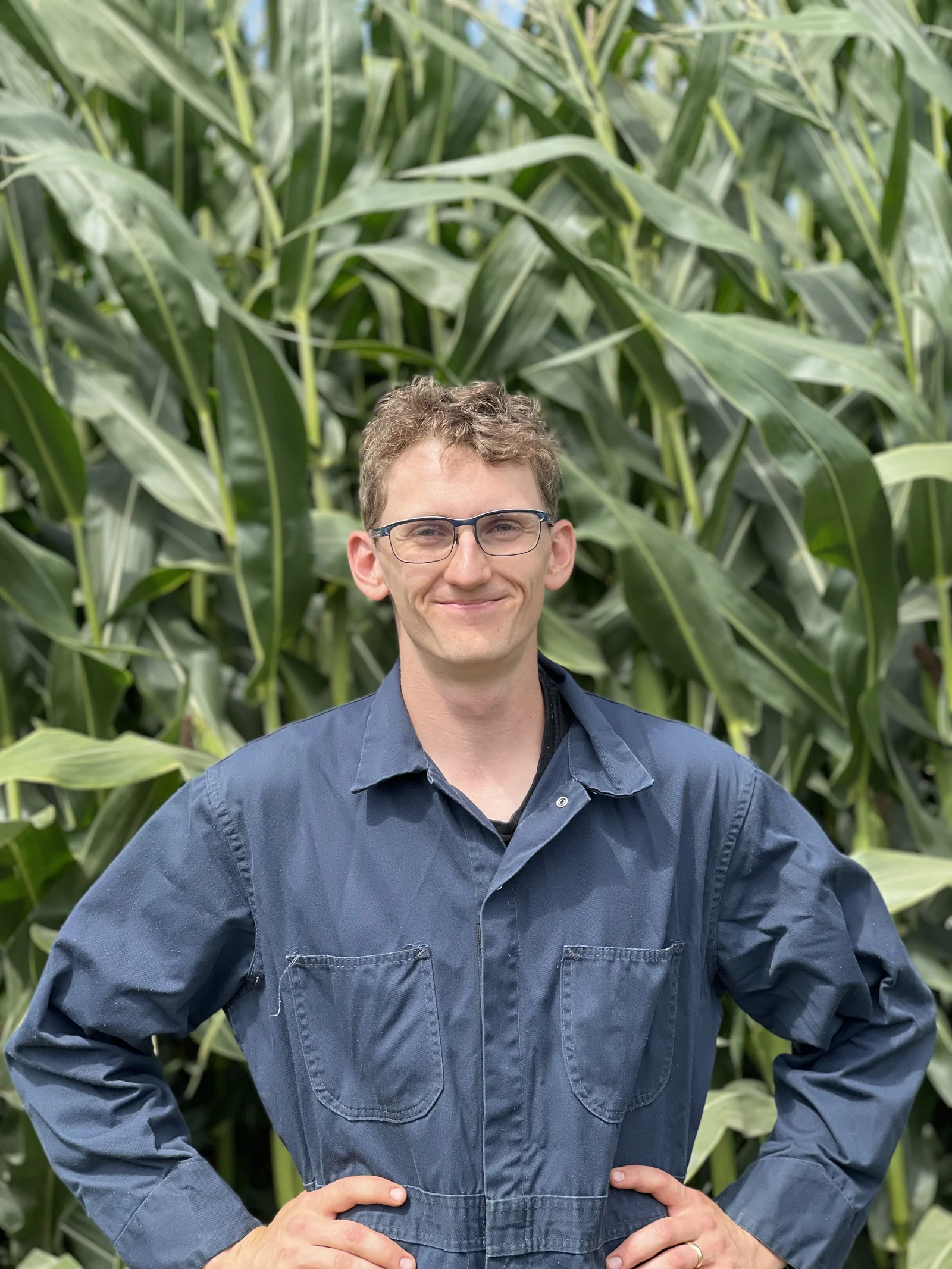Thomas Zekveld standing in front of a cornfield